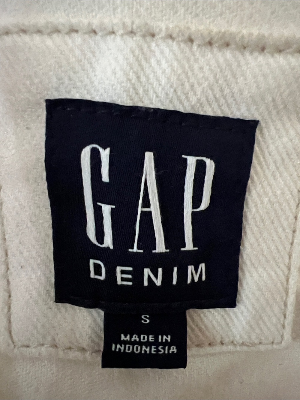 GAP White Oversized Jean Jacket with Patch Pockets - Picture 2 of 3